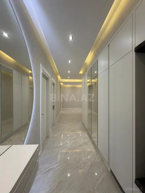 Satılır 5 otaqlı mənzil 230 m²