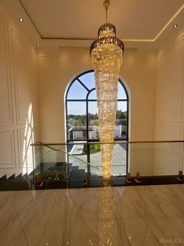 Satılır 6 otaqlı həyət evi 670 m²