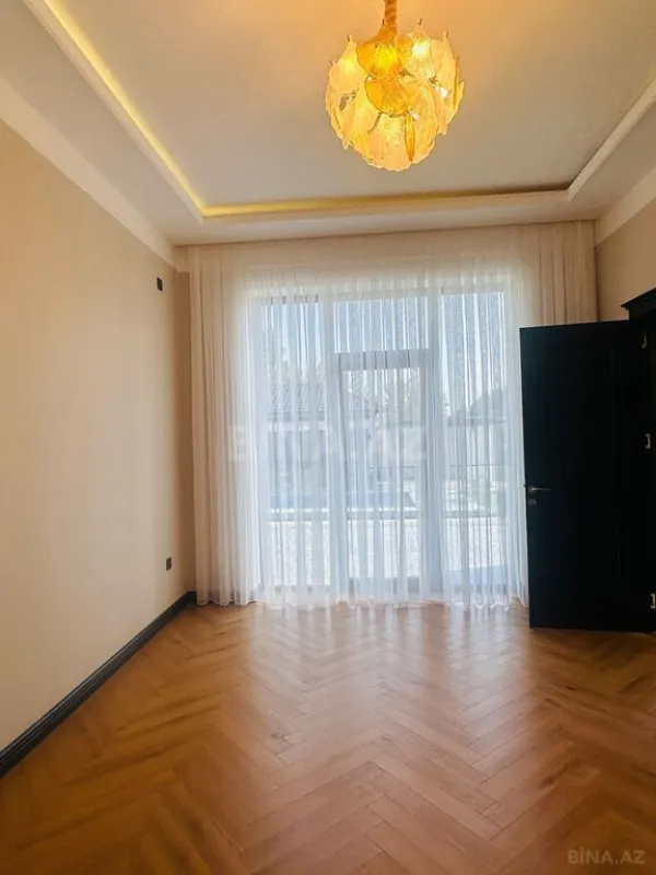 Satılır 6 otaqlı həyət evi 670 m²