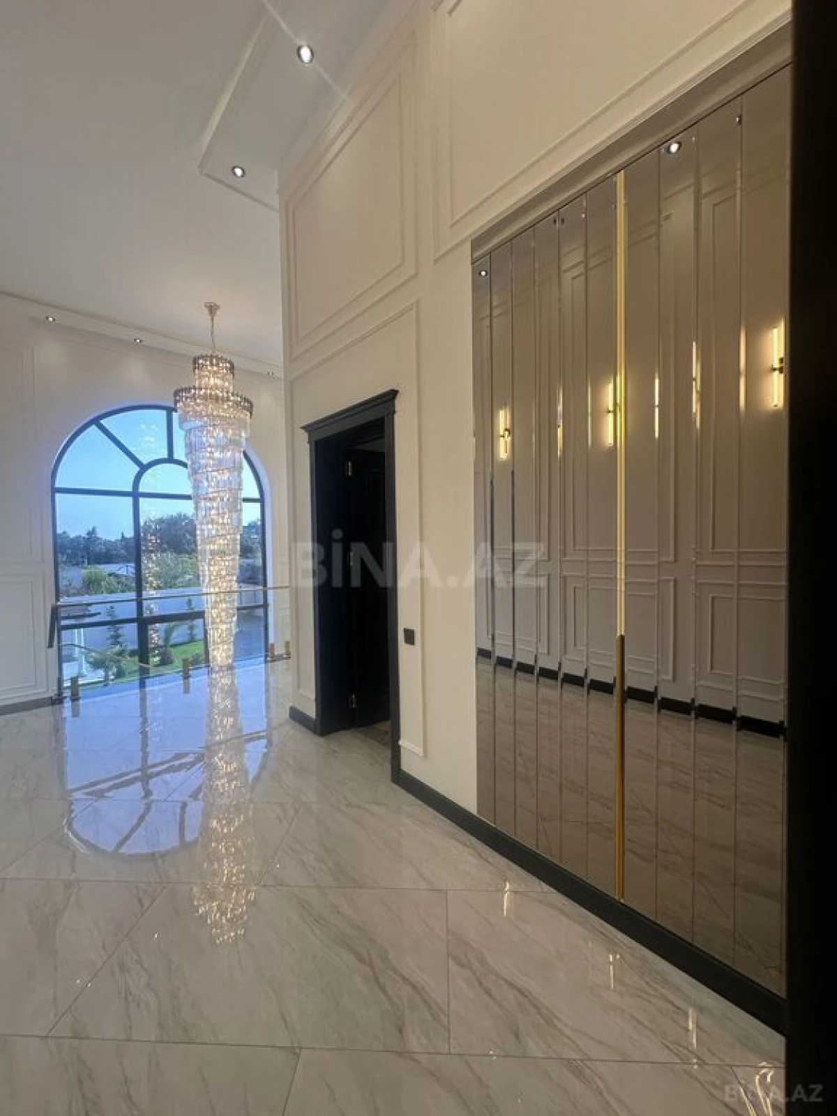 Satılır 6 otaqlı həyət evi 670 m²