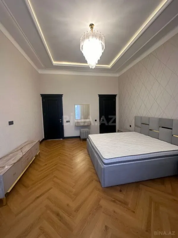 Satılır 6 otaqlı həyət evi 670 m²