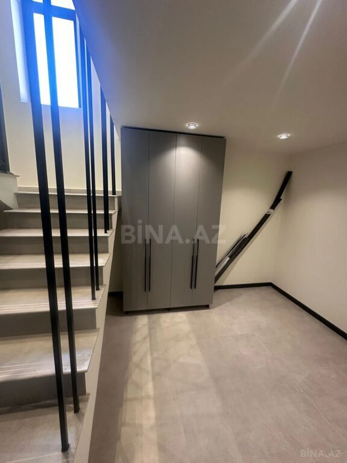 Satılır 6 otaqlı həyət evi 670 m²