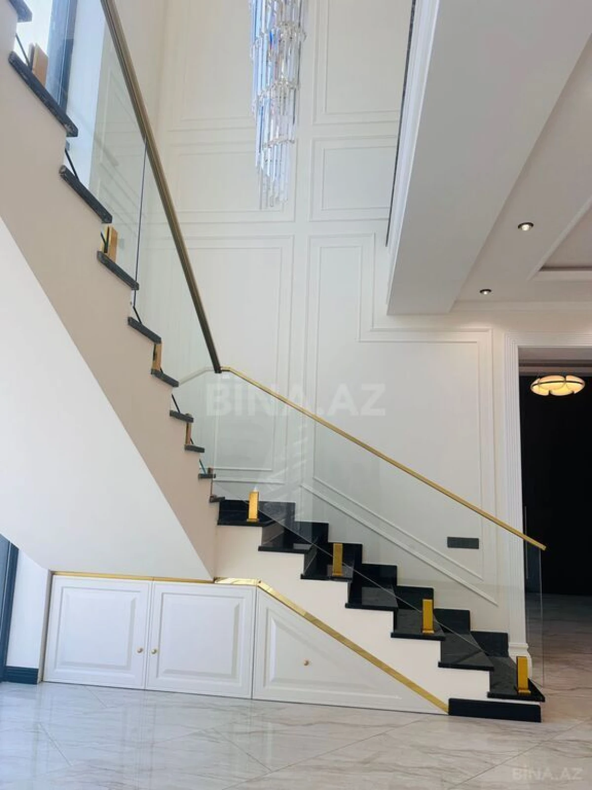 Satılır 6 otaqlı həyət evi 670 m²