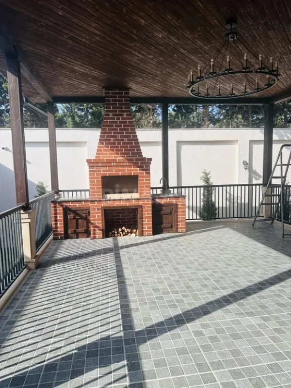 Satılır 6 otaqlı həyət evi 670 m²