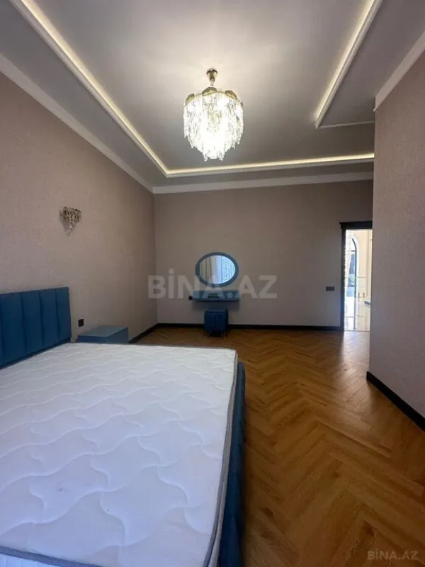 Satılır 6 otaqlı həyət evi 670 m²