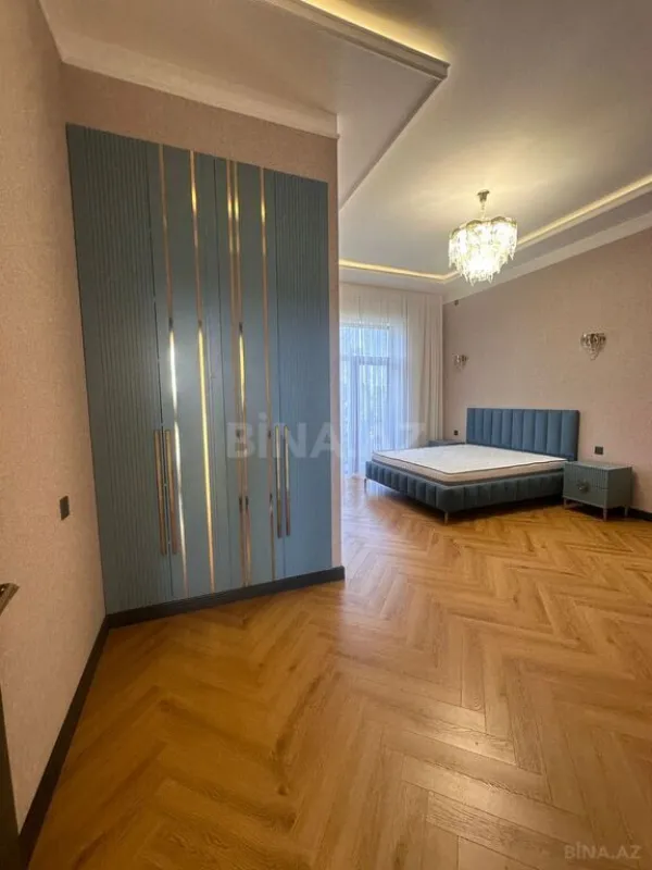 Satılır 6 otaqlı həyət evi 670 m²