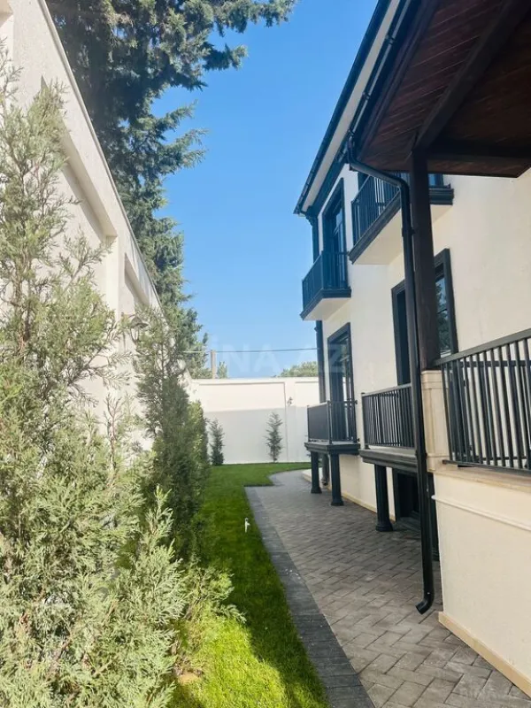 Satılır 6 otaqlı həyət evi 670 m²