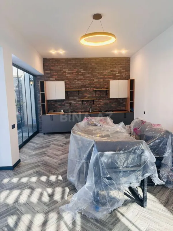 Satılır 6 otaqlı həyət evi 670 m²