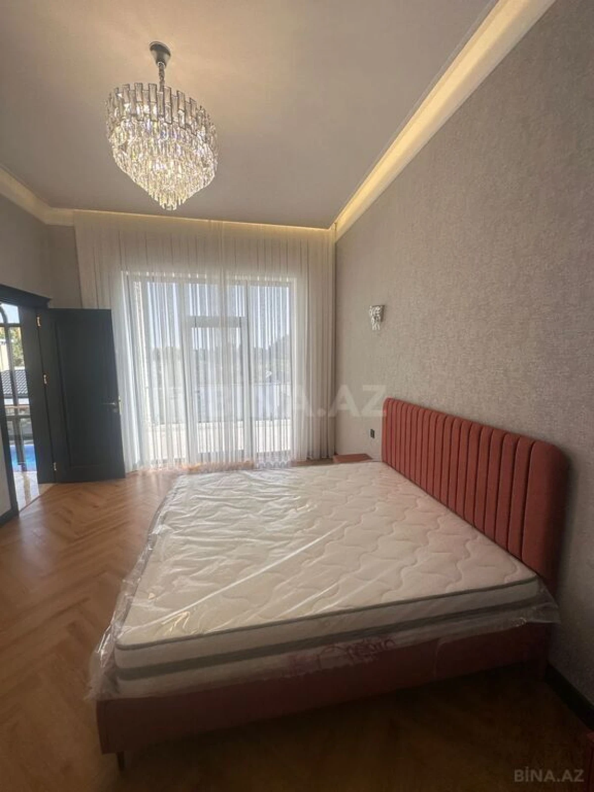 Satılır 6 otaqlı həyət evi 670 m²