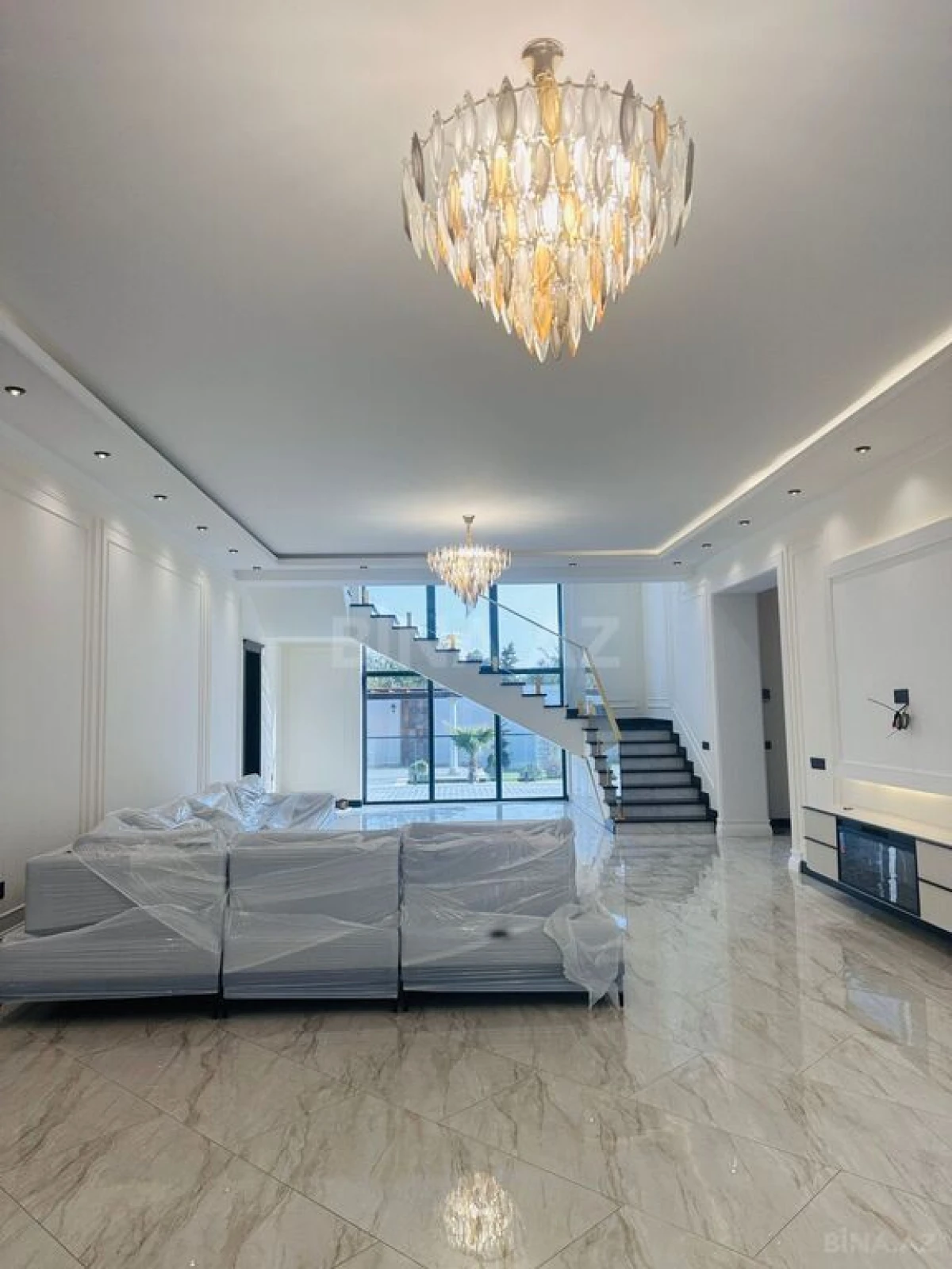 Satılır 6 otaqlı həyət evi 670 m²