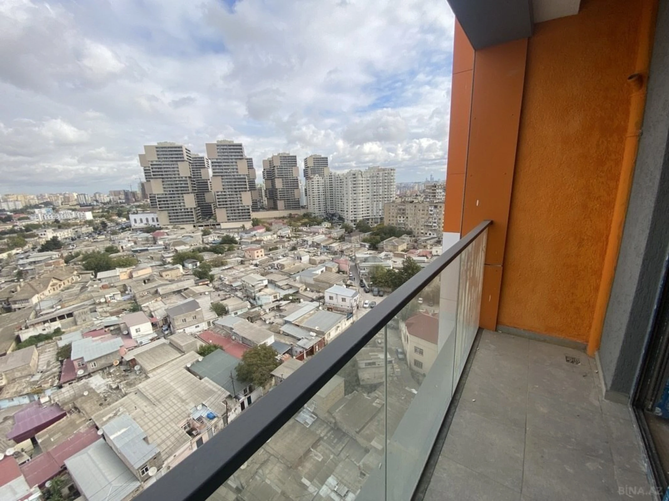 Satılır 3 otaqlı mənzil 110 m²