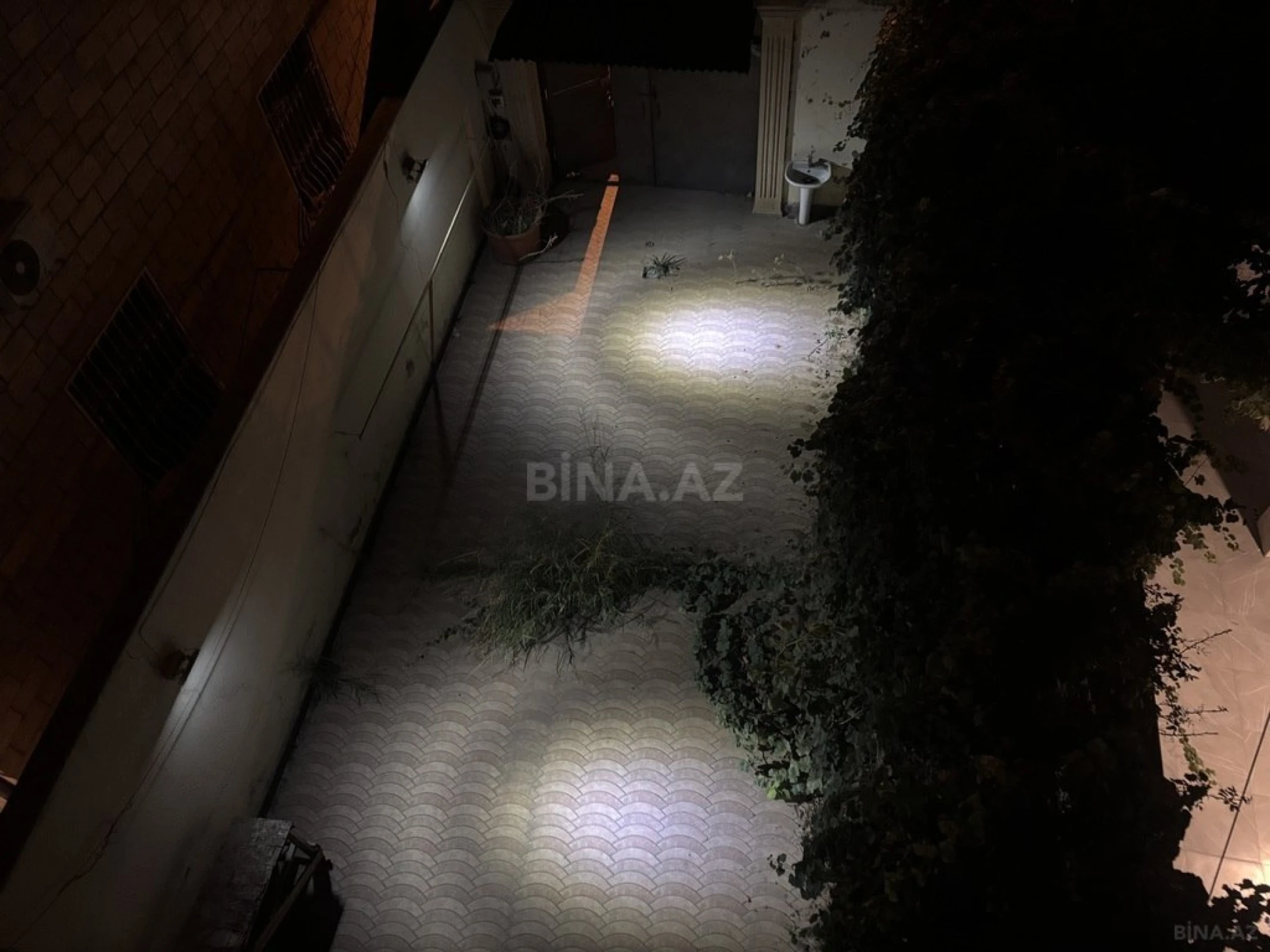 Satılır 6 otaqlı həyət evi 350 m²