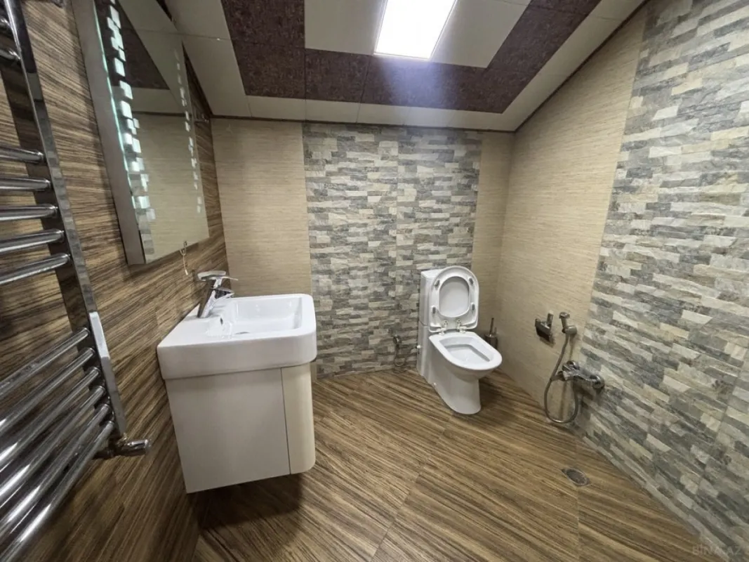 Satılır 6 otaqlı həyət evi 350 m²