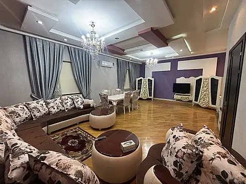 Satılır 6 otaqlı həyət evi 350 m²