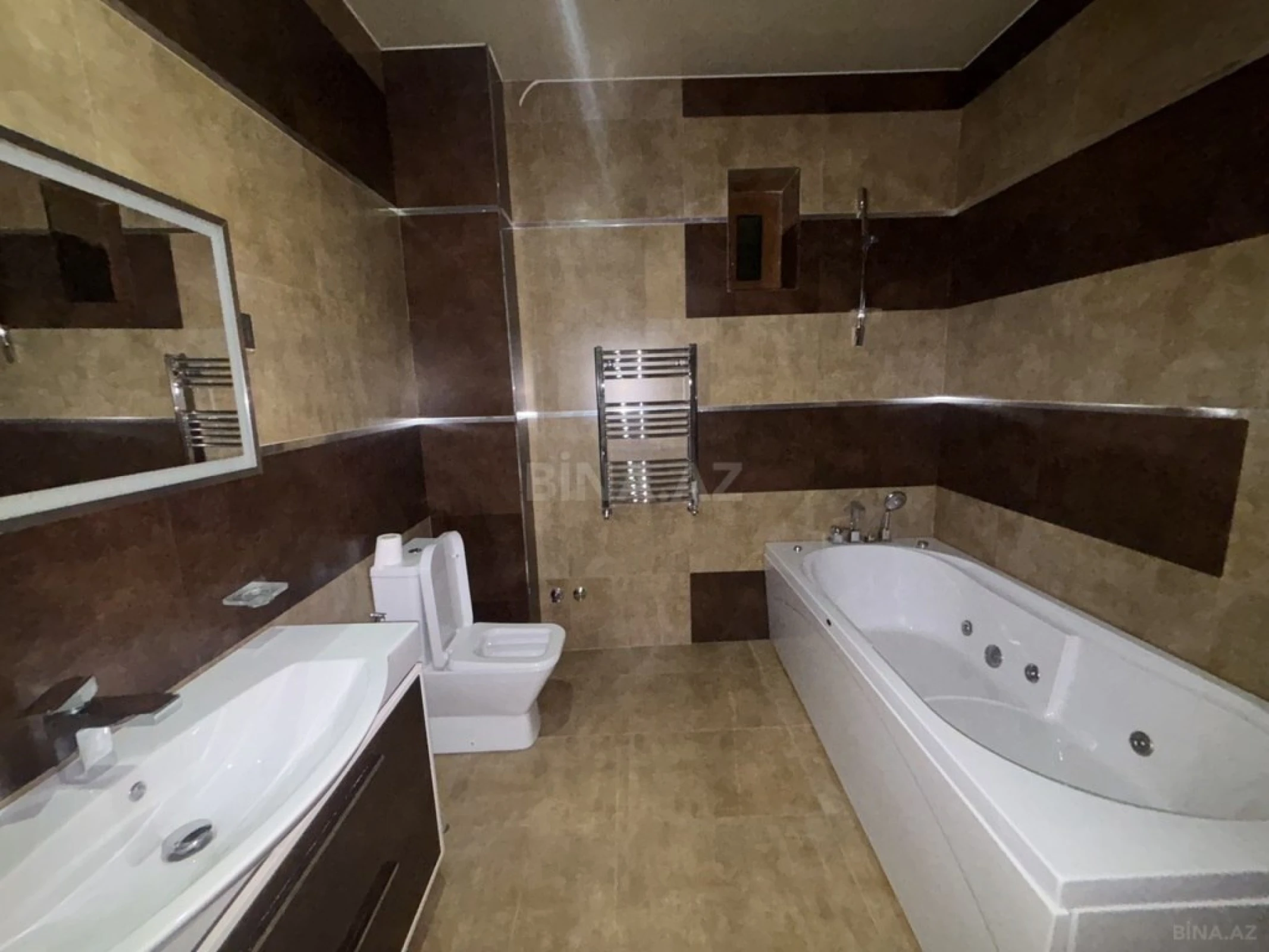 Satılır 6 otaqlı həyət evi 350 m²