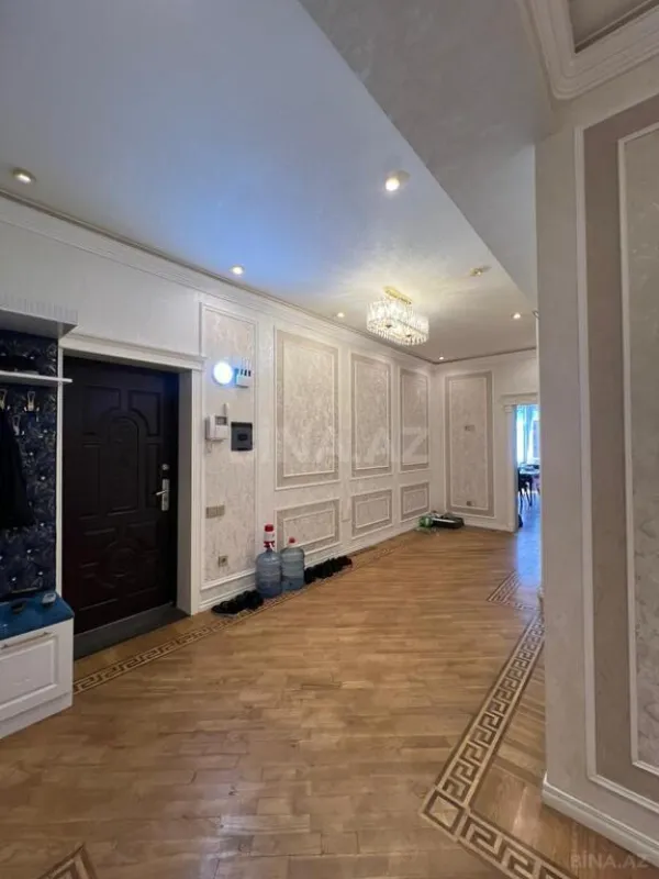 Satılır 3 otaqlı mənzil 137 m²