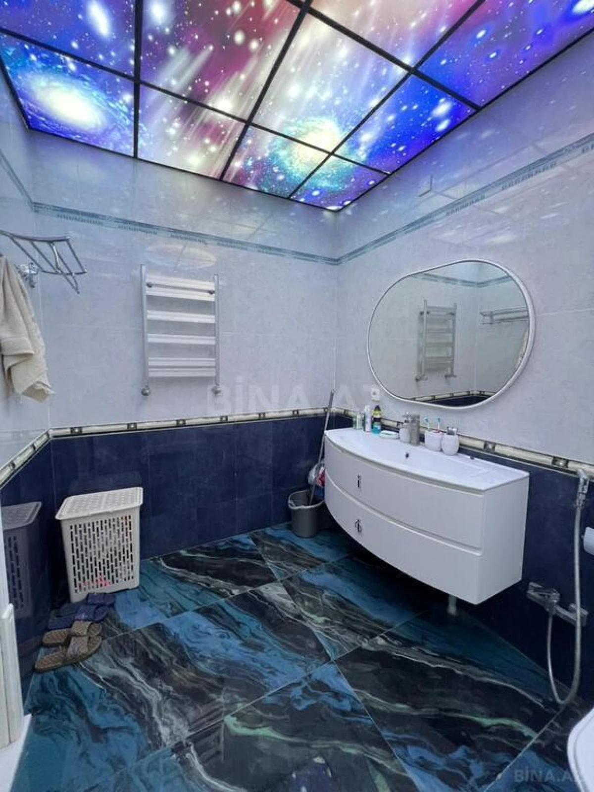 Satılır 3 otaqlı mənzil 137 m²