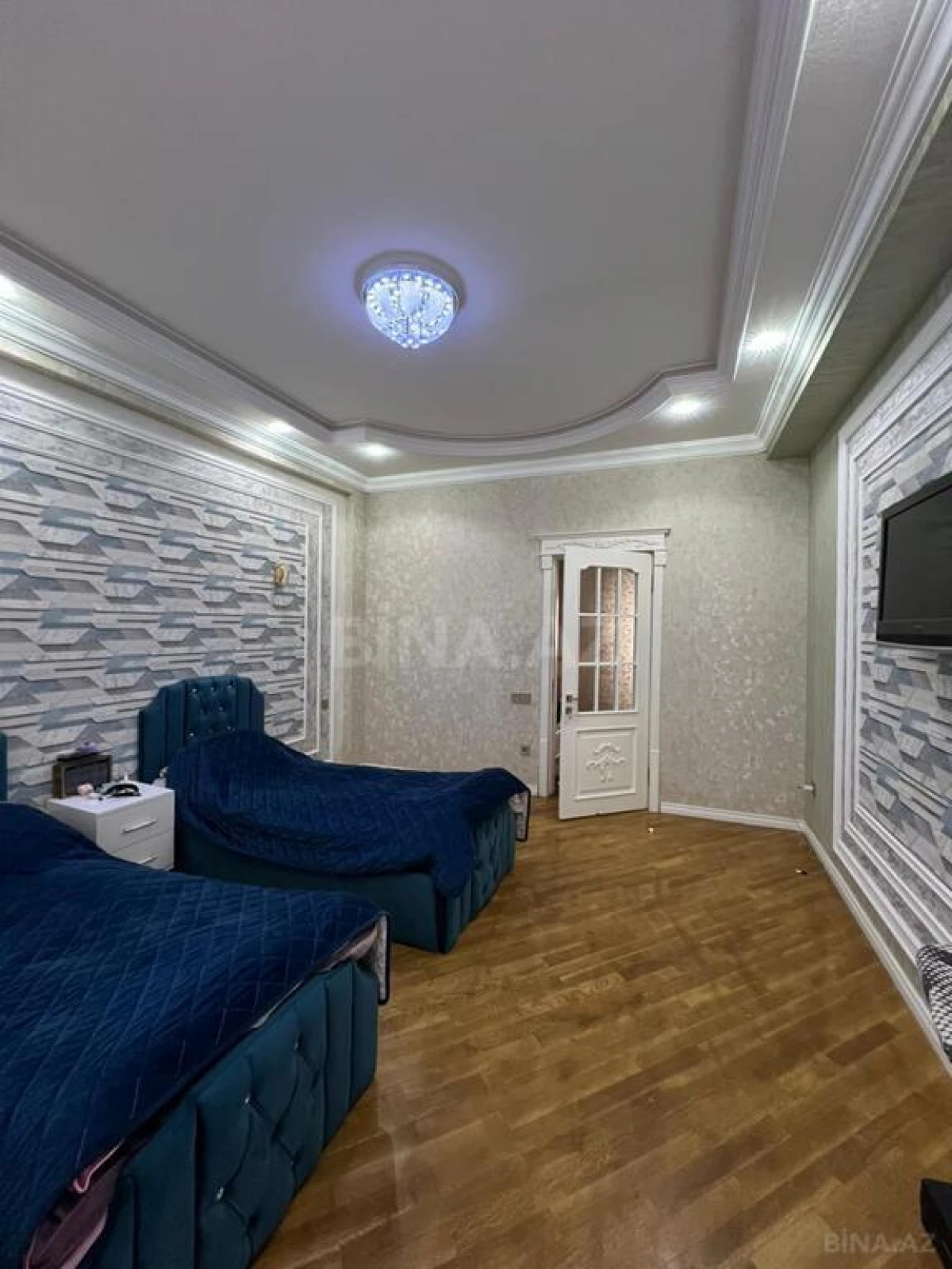 Satılır 3 otaqlı mənzil 137 m²