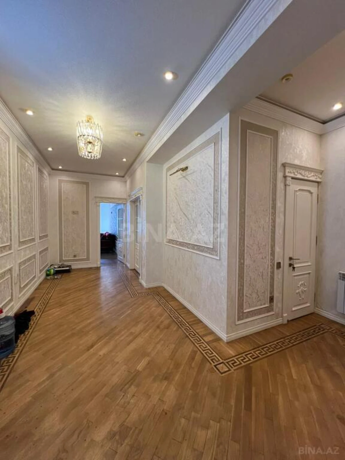 Satılır 3 otaqlı mənzil 137 m²