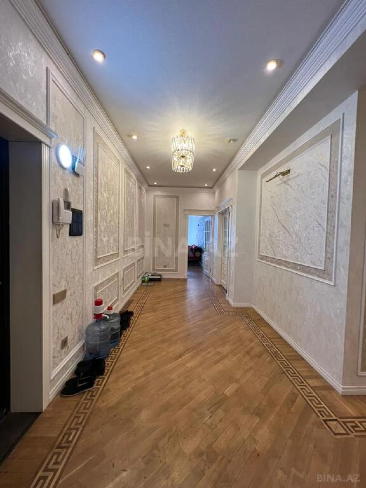 Satılır 3 otaqlı mənzil 137 m²