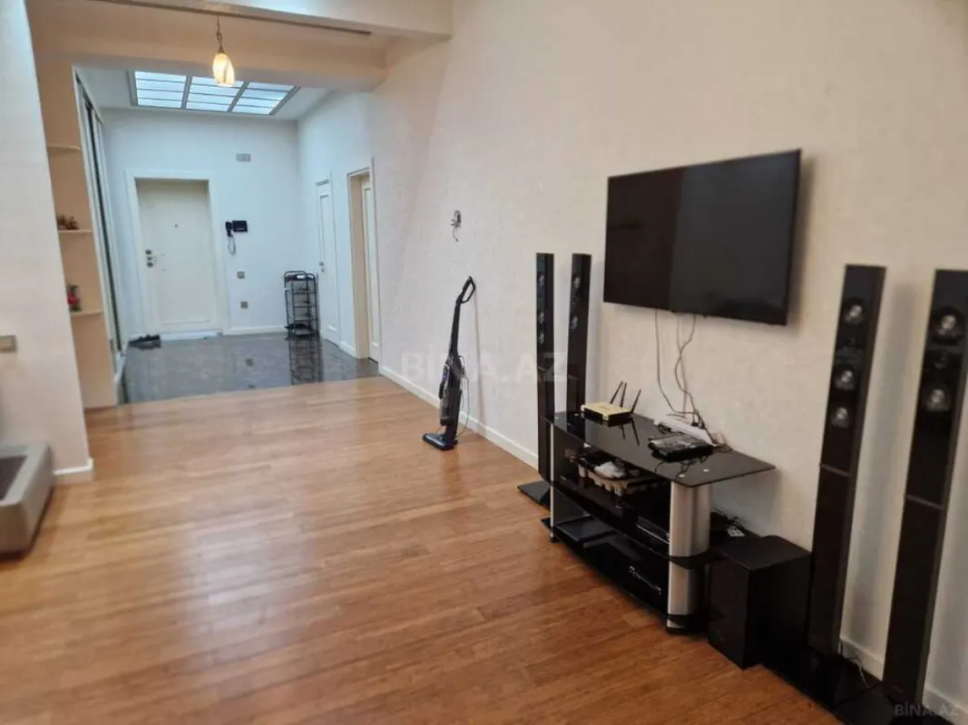 Kirayə verilir 4 otaqlı mənzil 180 m²