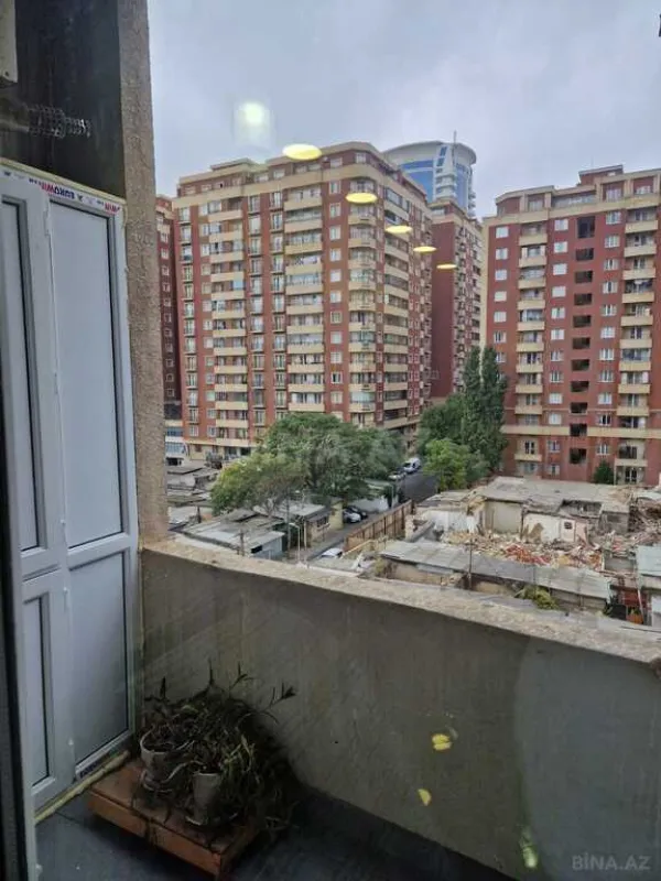 Kirayə verilir 4 otaqlı mənzil 180 m²