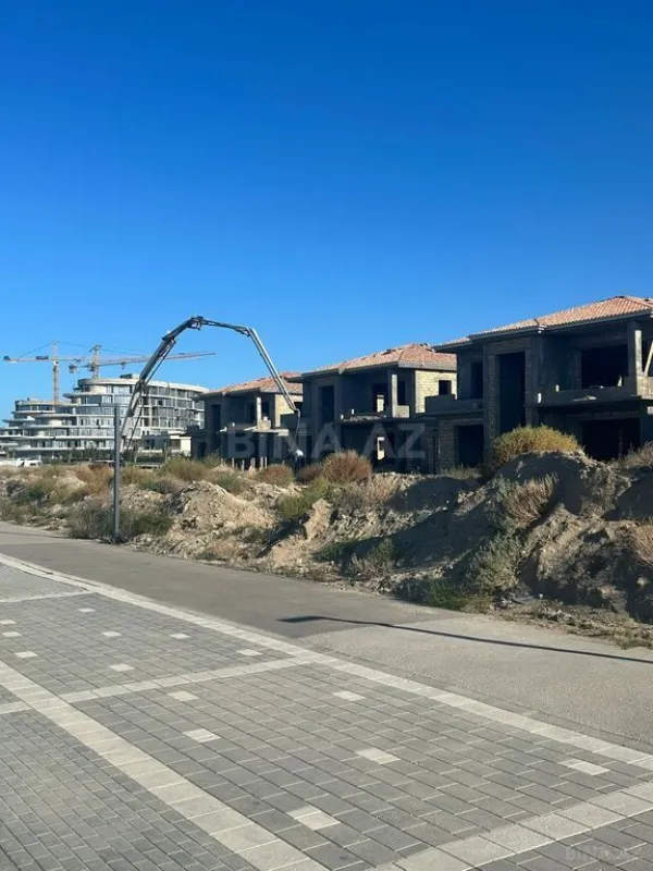 Satılır 5 otaqlı həyət evi 445 m²