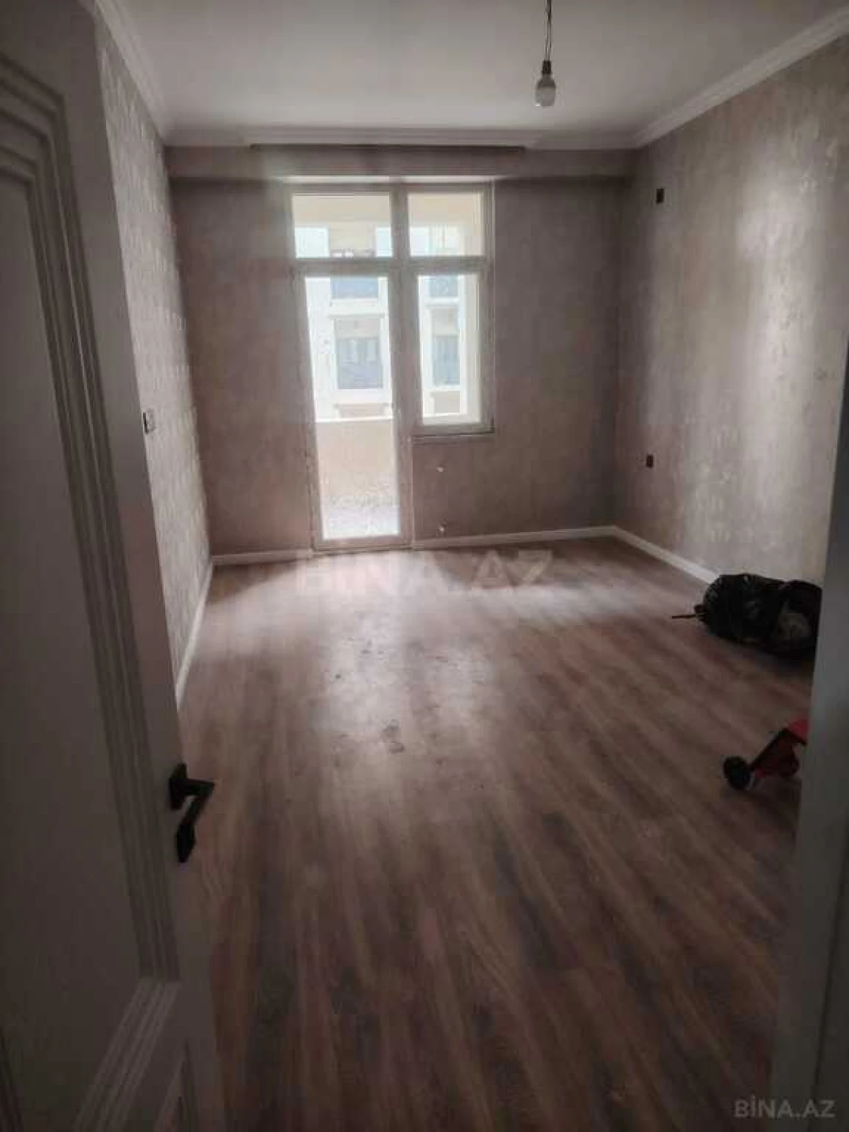 Satılır 2 otaqlı mənzil 83 m²