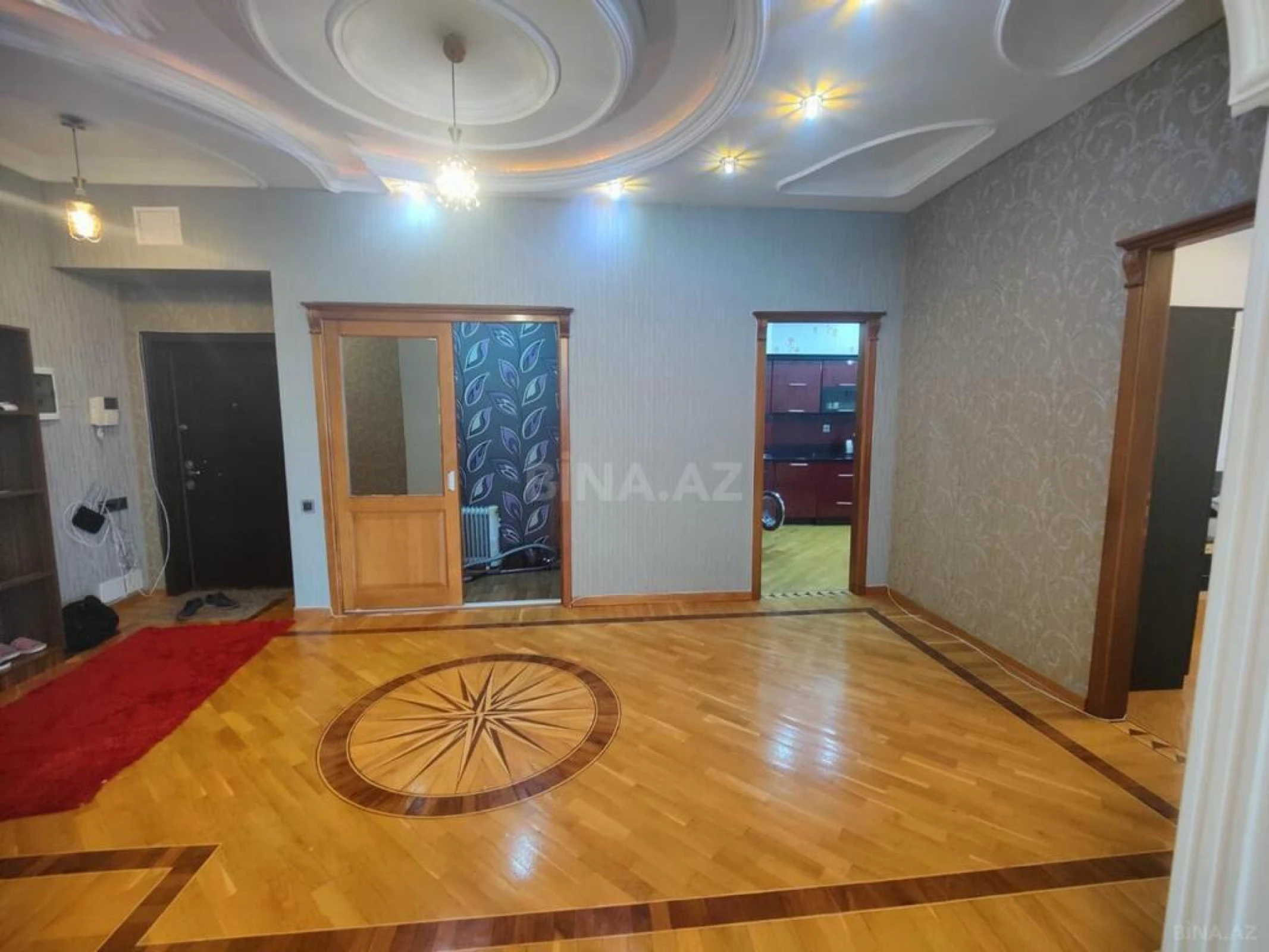 Kirayə verilir 4 otaqlı mənzil 200 m²