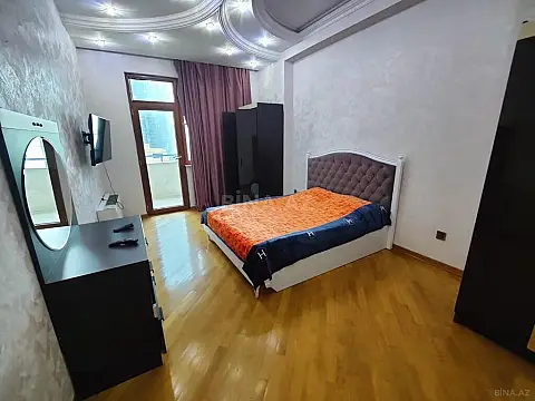 Kirayə verilir 4 otaqlı mənzil 200 m²