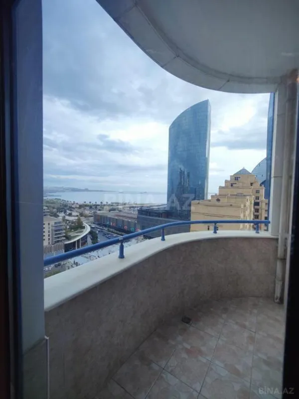 Kirayə verilir 4 otaqlı mənzil 200 m²