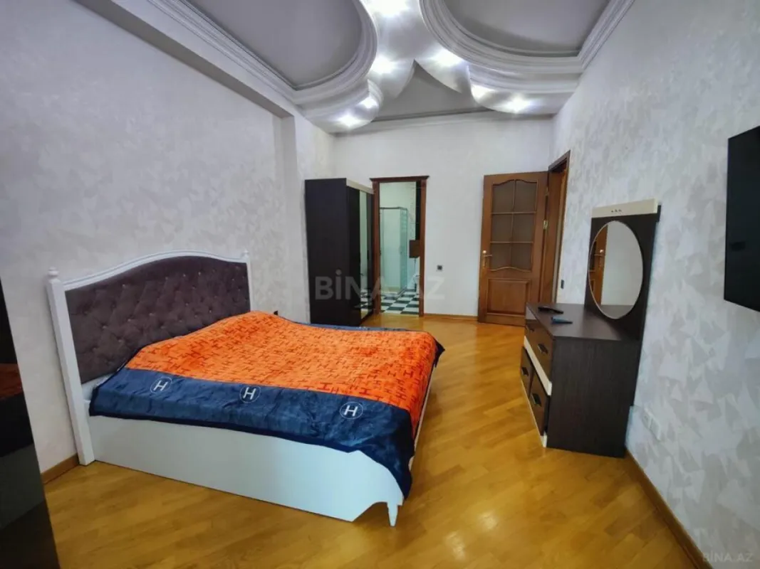 Kirayə verilir 4 otaqlı mənzil 200 m²