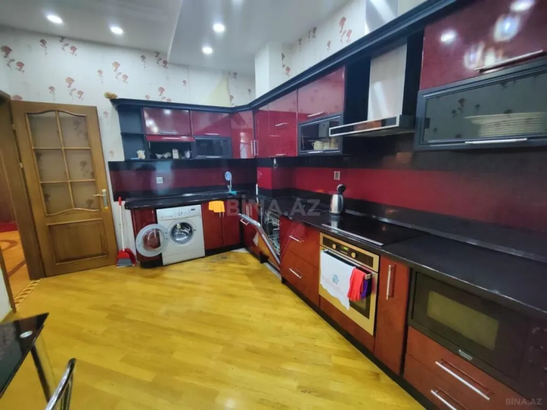 Kirayə verilir 4 otaqlı mənzil 200 m²