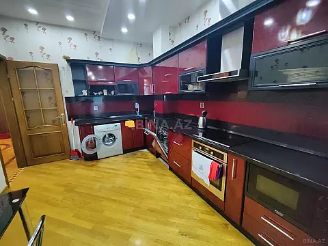 Kirayə verilir 4 otaqlı mənzil 200 m²