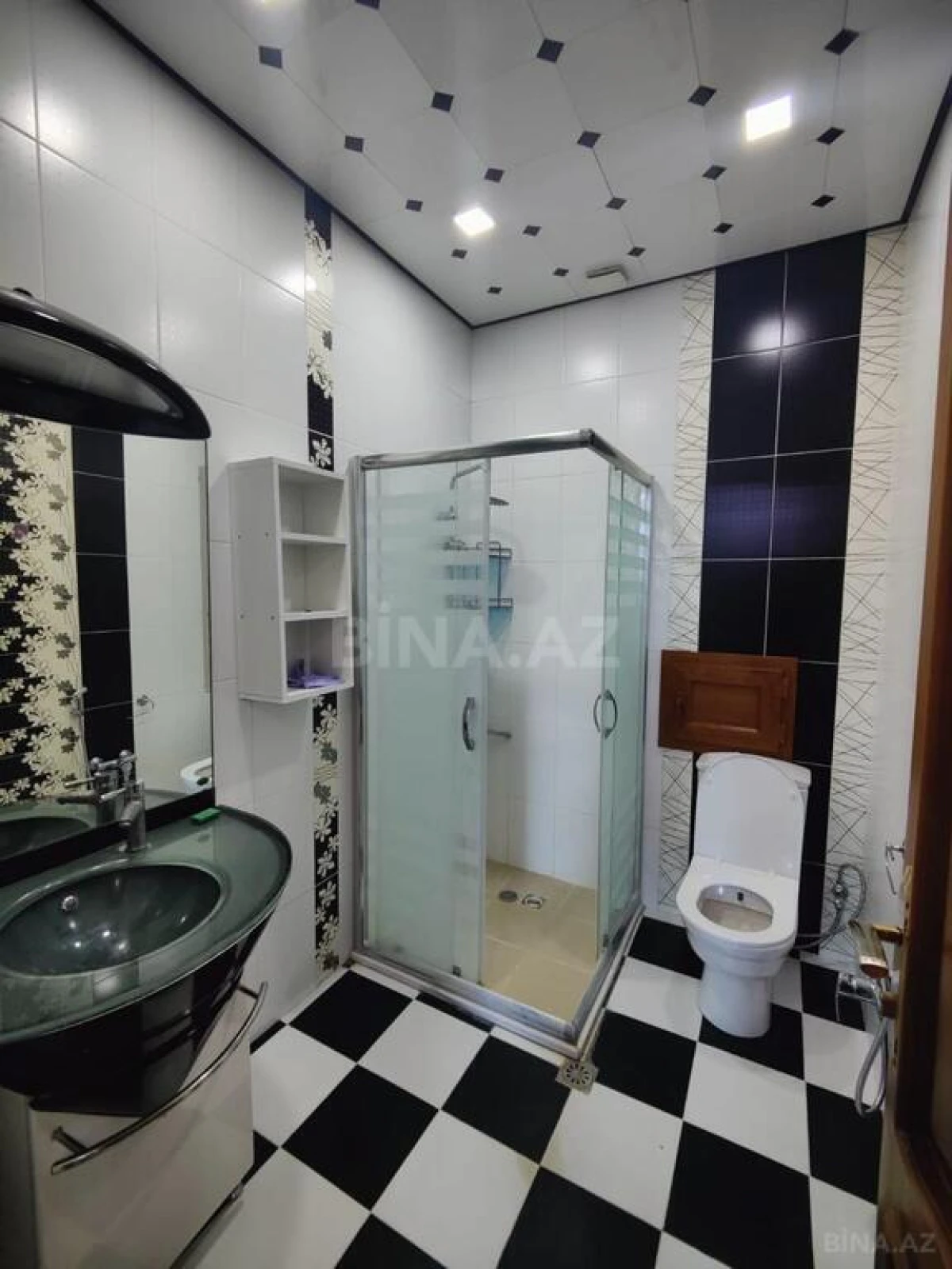 Kirayə verilir 4 otaqlı mənzil 200 m²