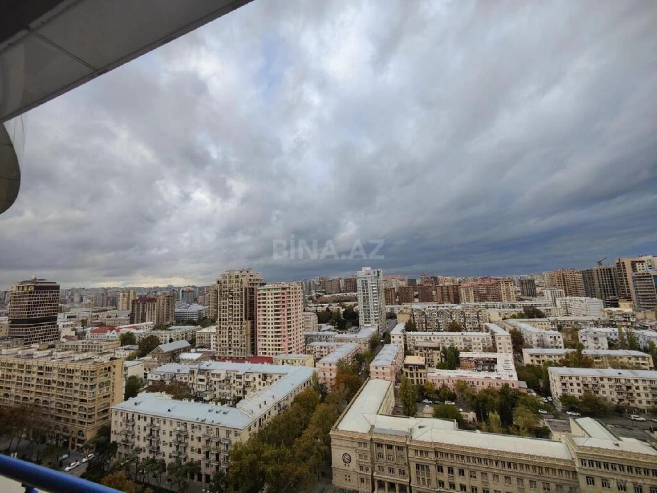 Kirayə verilir 4 otaqlı mənzil 200 m²