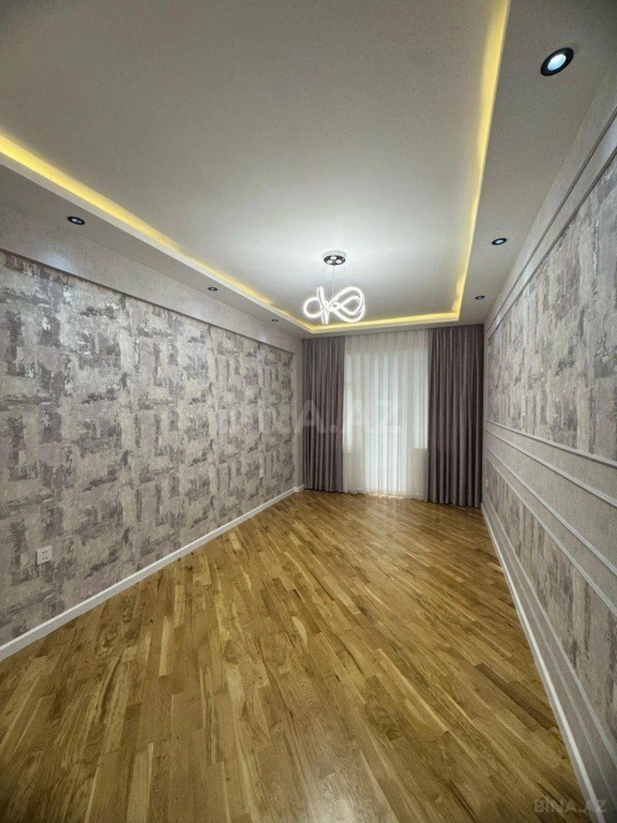 Satılır 3 otaqlı mənzil 140 m²