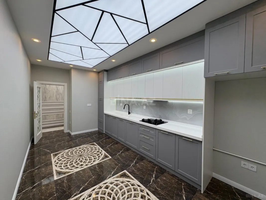 Satılır 3 otaqlı mənzil 137 m²