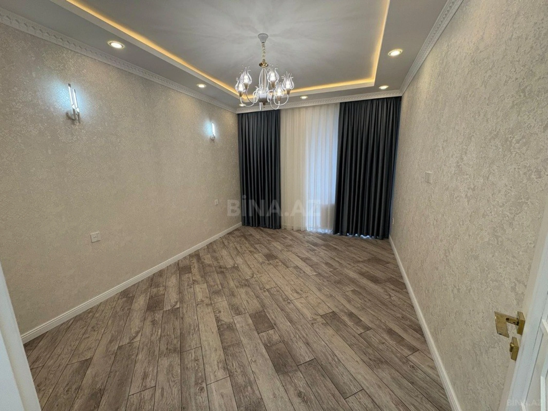 Satılır 3 otaqlı mənzil 137 m²