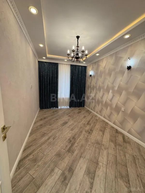 Satılır 3 otaqlı mənzil 137 m²