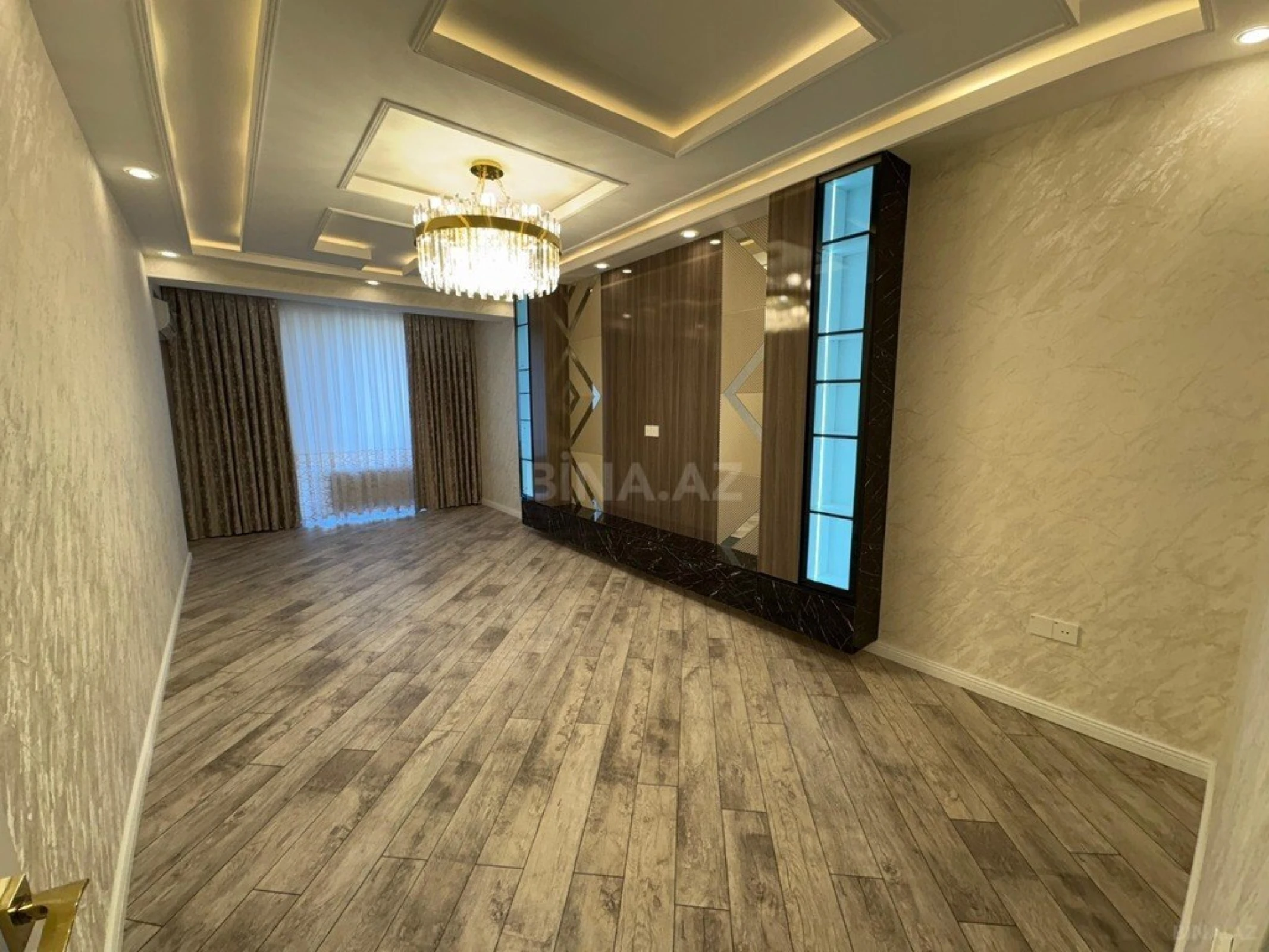 Satılır 3 otaqlı mənzil 137 m²