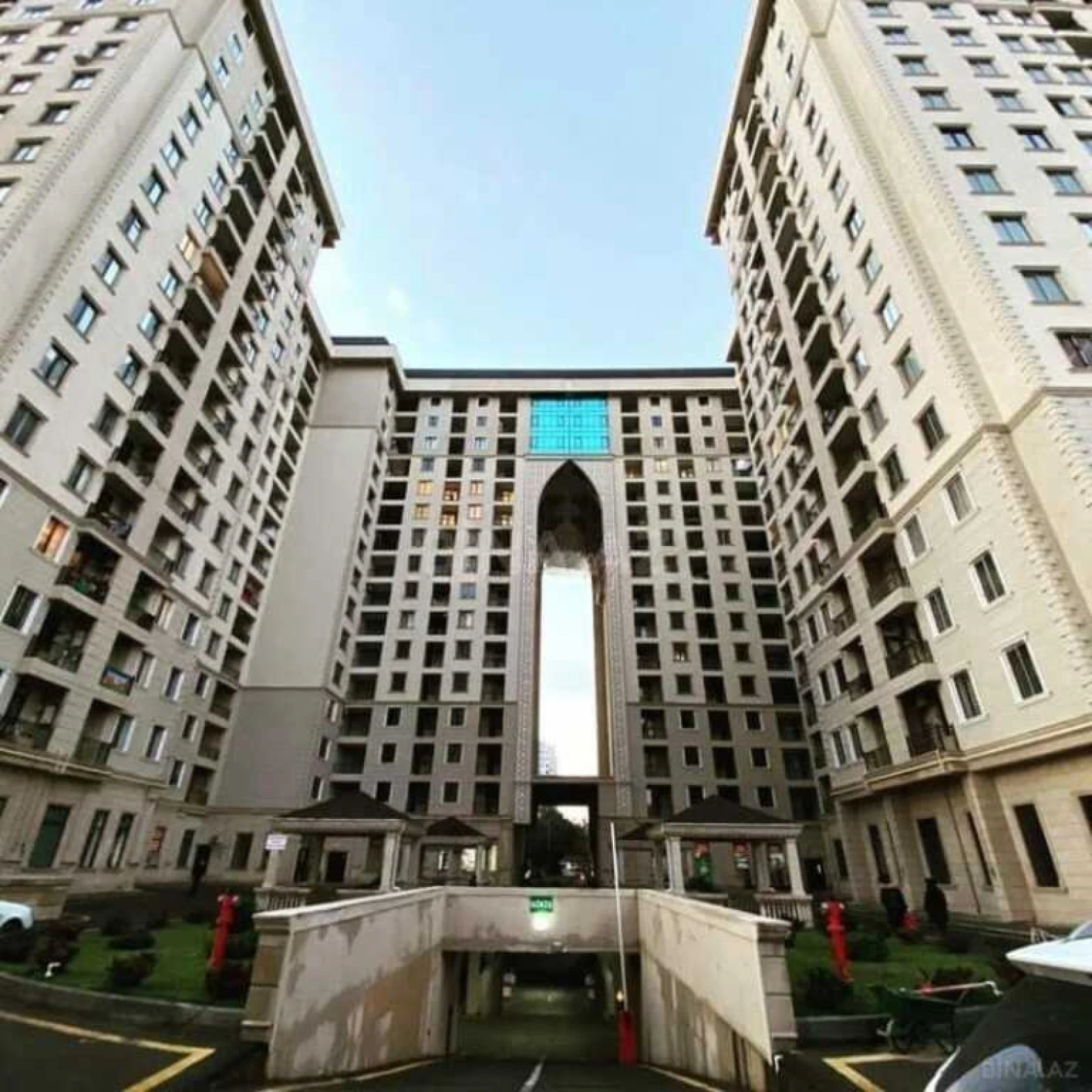 Satılır 3 otaqlı mənzil 137 m²