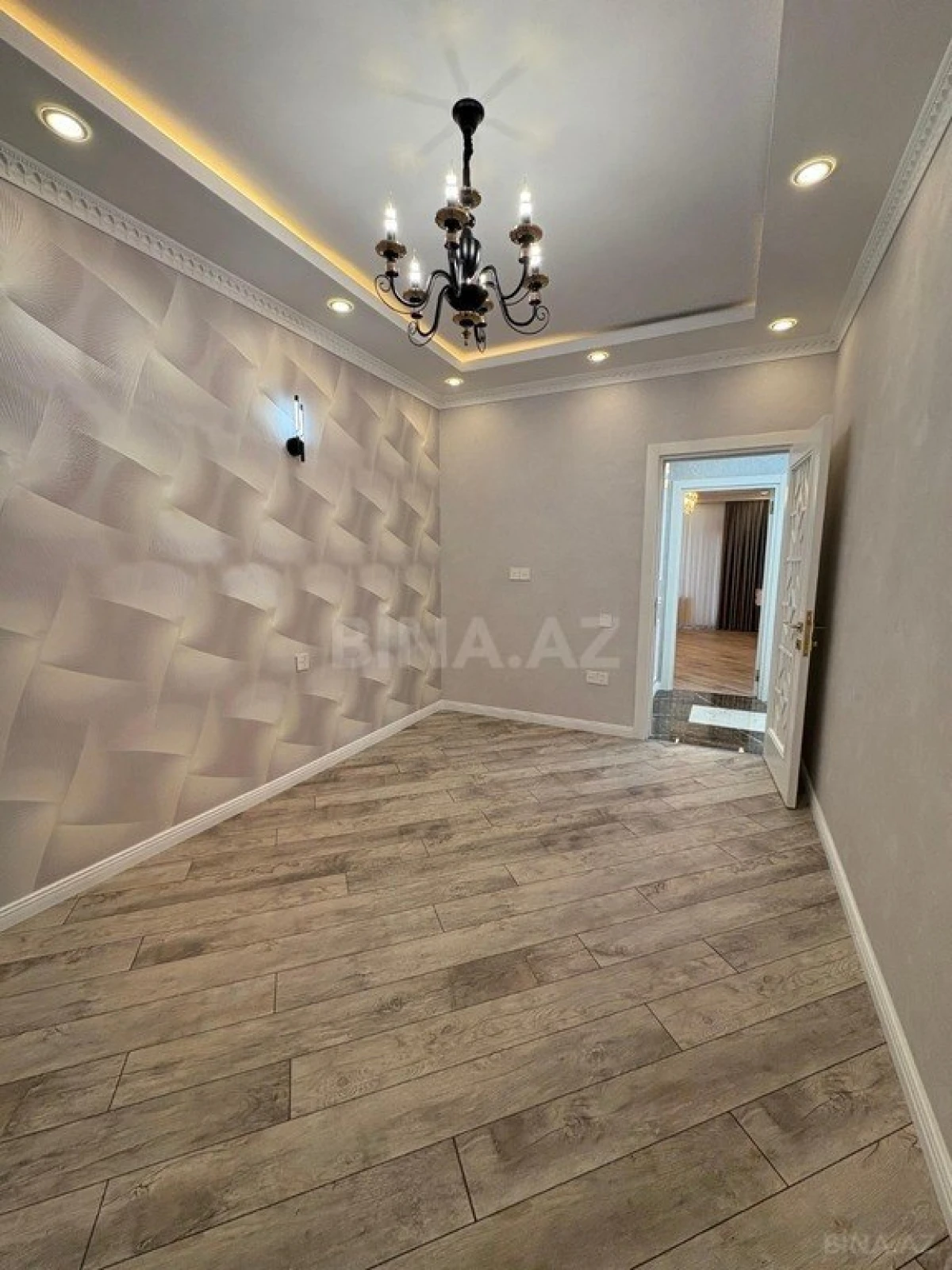Satılır 3 otaqlı mənzil 137 m²