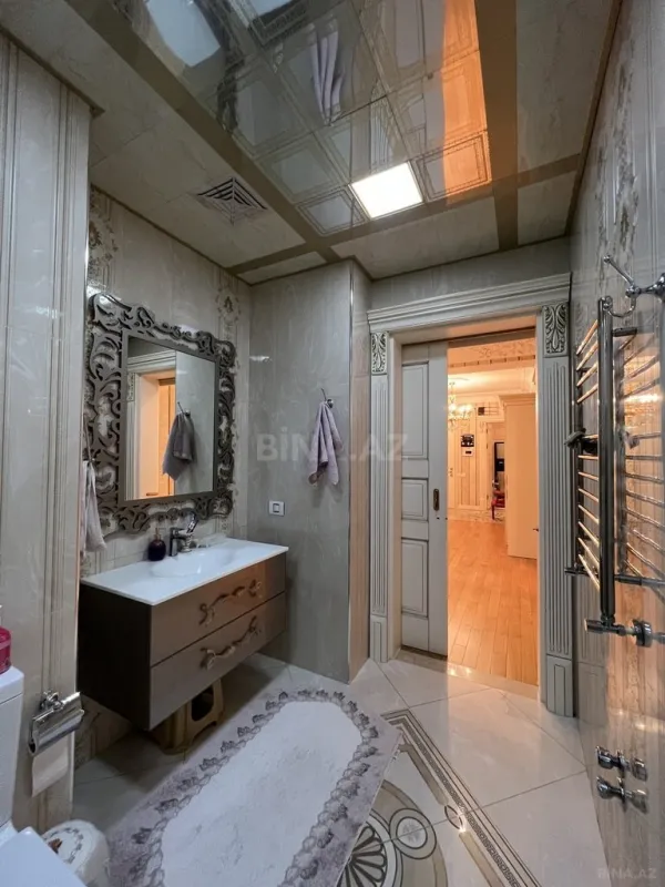 Satılır 4 otaqlı mənzil 260 m²