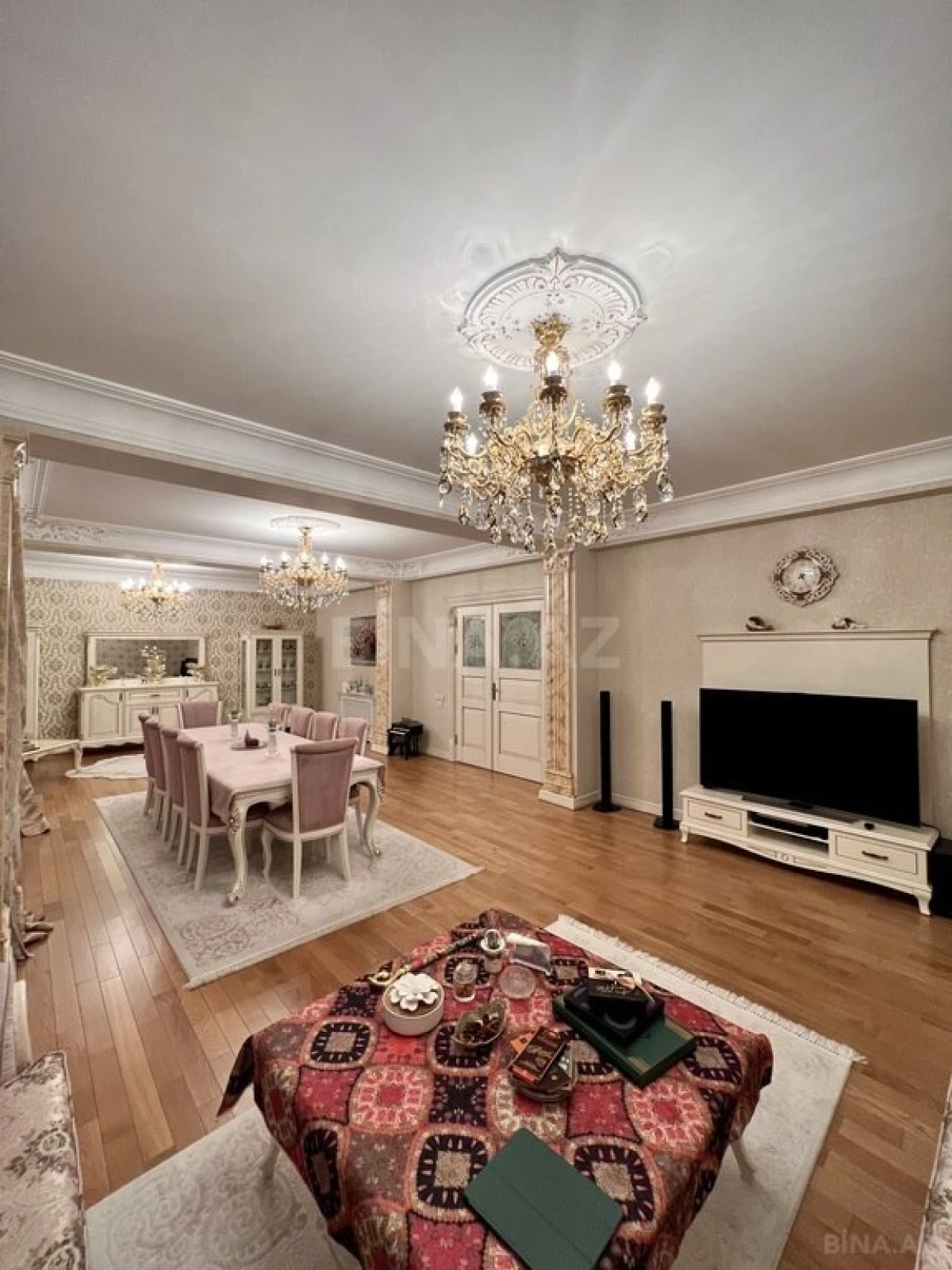 Satılır 4 otaqlı mənzil 260 m²