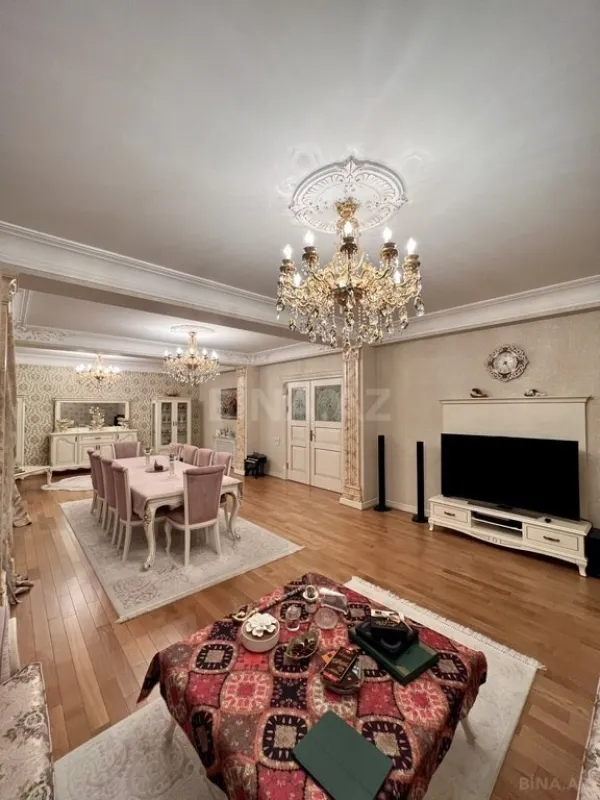 Satılır 4 otaqlı mənzil 260 m²