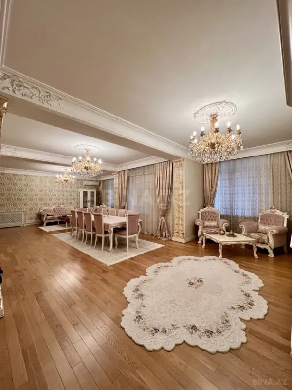 Satılır 4 otaqlı mənzil 260 m²