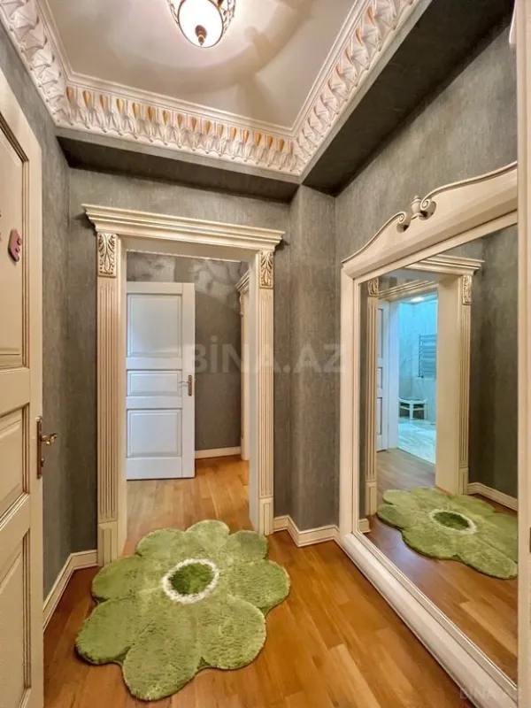 Satılır 4 otaqlı mənzil 260 m²