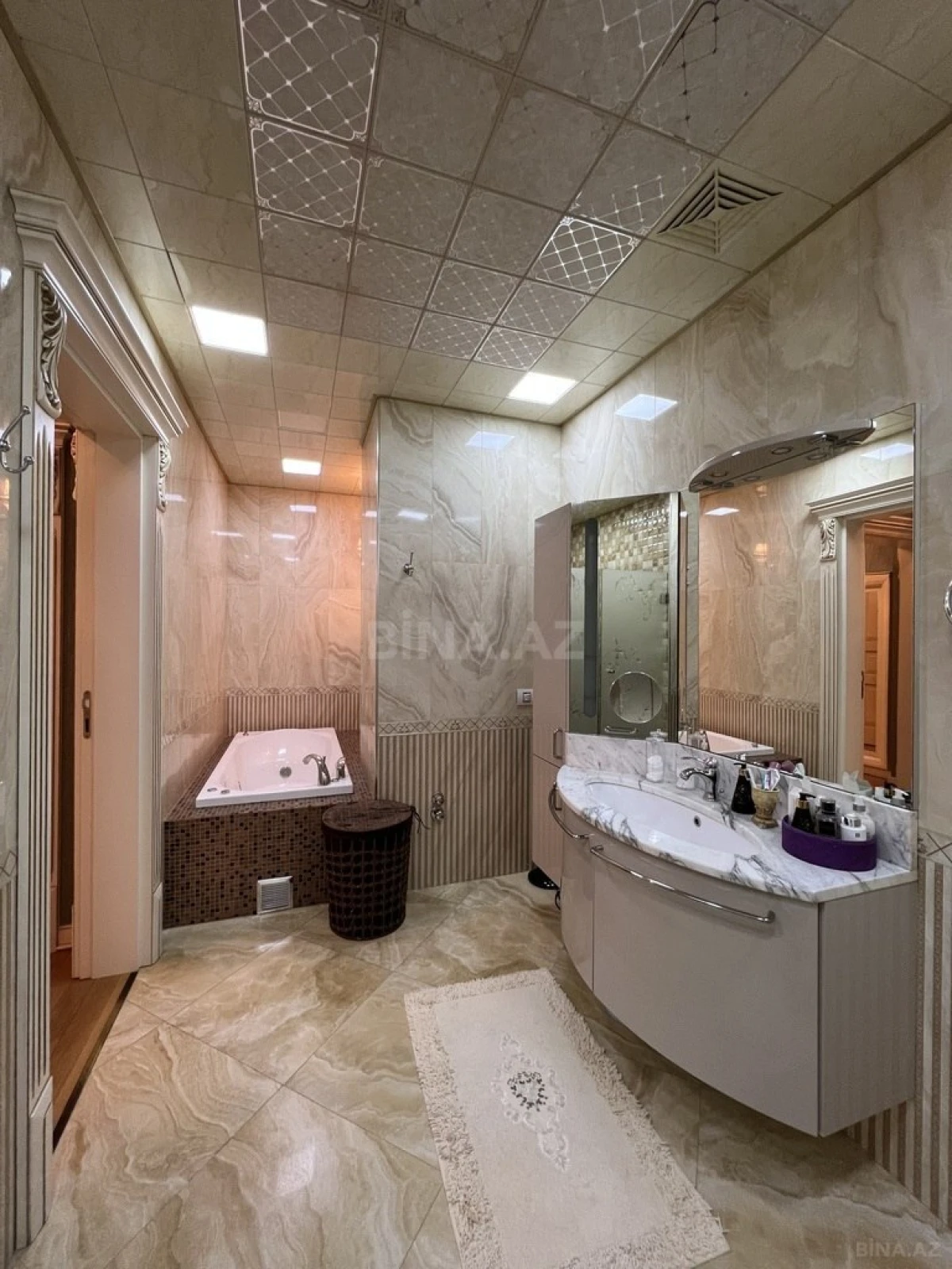 Satılır 4 otaqlı mənzil 260 m²