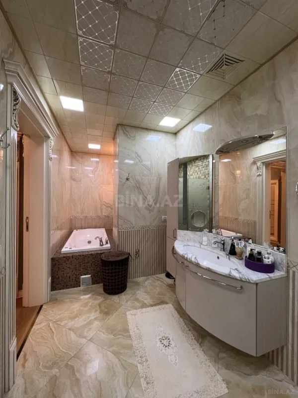 Satılır 4 otaqlı mənzil 260 m²